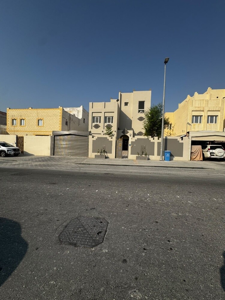 للبيع فيلا أستثمار بالدحيل - 1