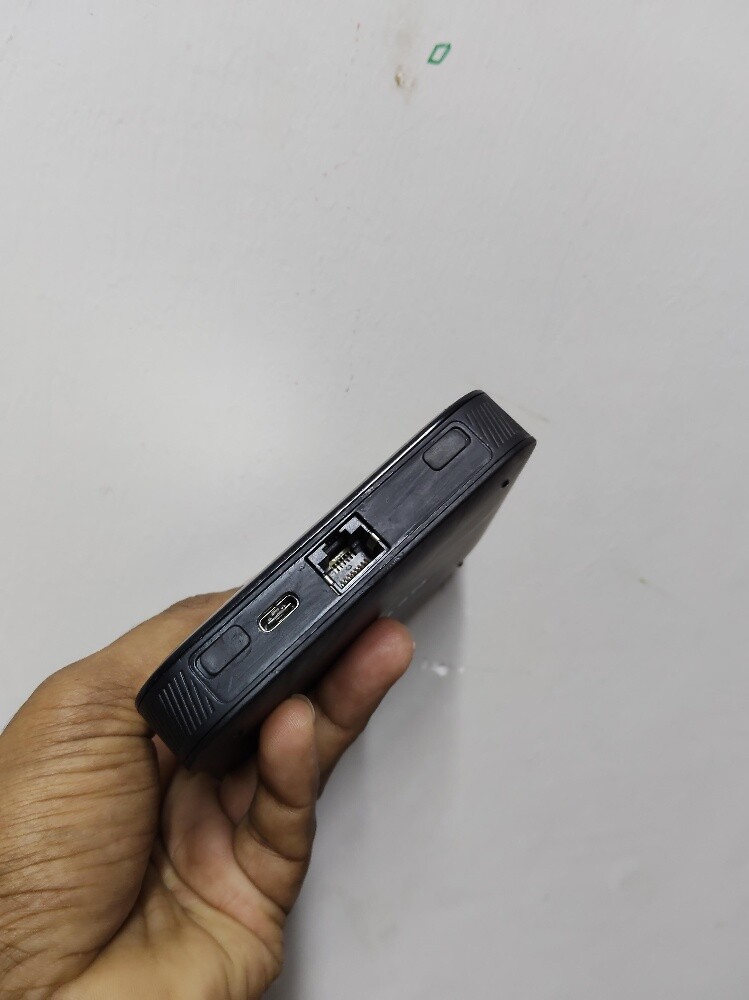 M5 5G pocket WiFi router - 3