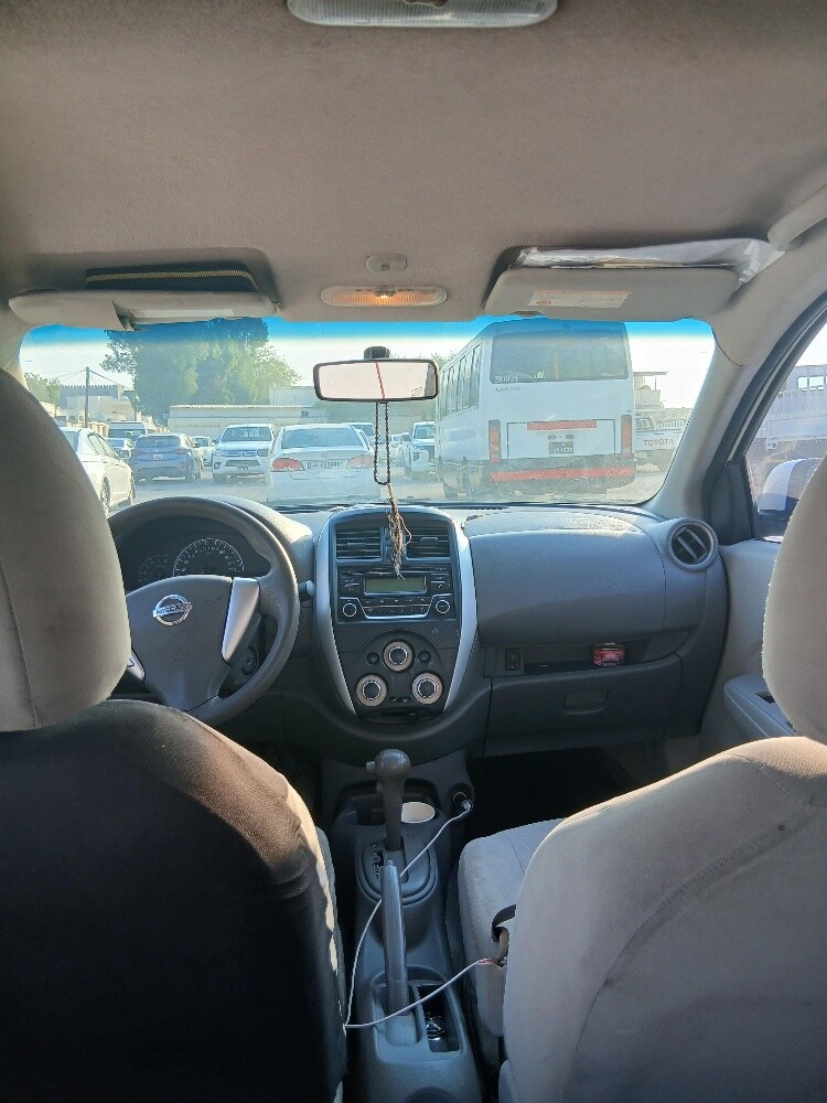 Nissan sunny - 4
