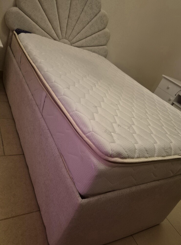 BOX BED + SPECIALTY MATTRESS - 4