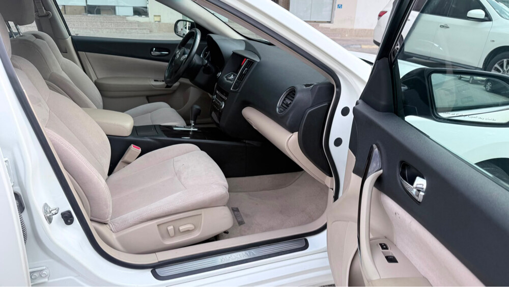 Nissan maxima - 12