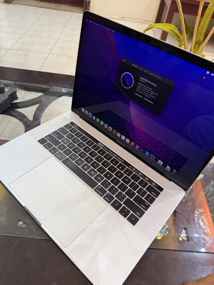 Apple MacBook Pro 2016 16-inch USA  - 2