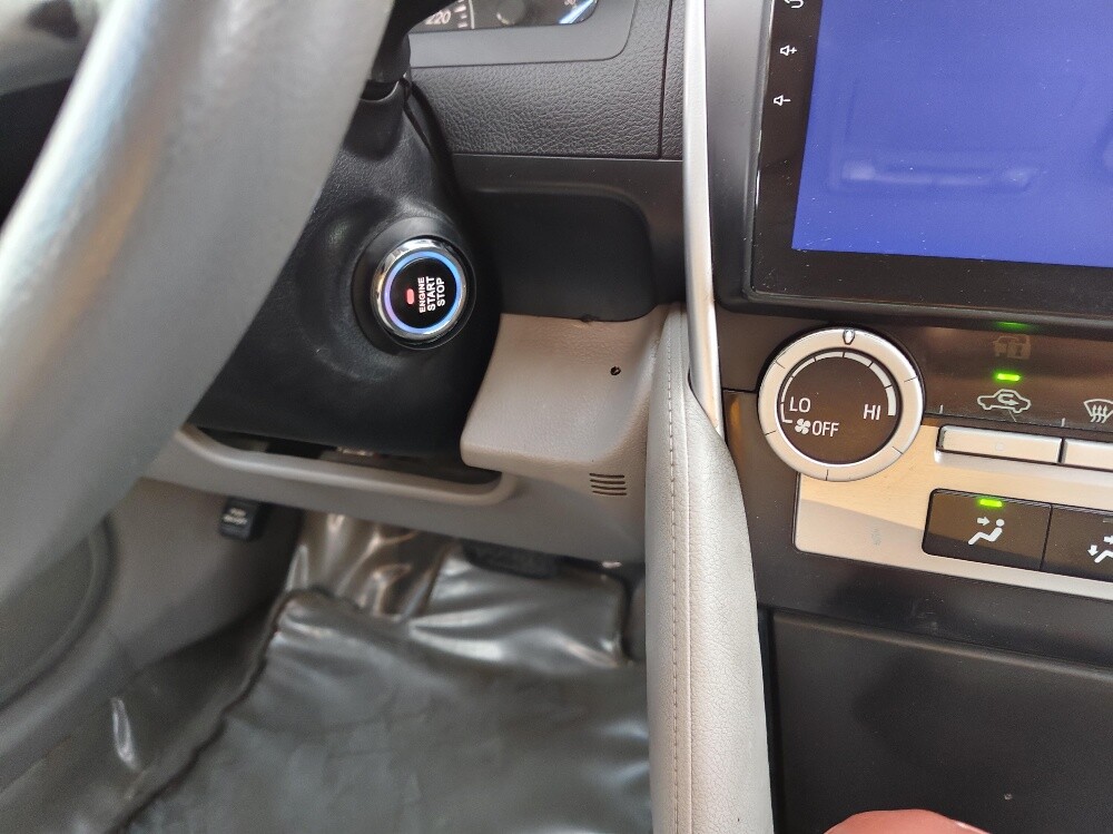 Toyota    Camry    2013   tv screen - 9