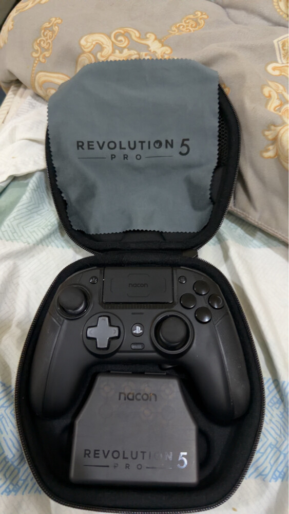 nacon revolution 5 pro controller  - 1