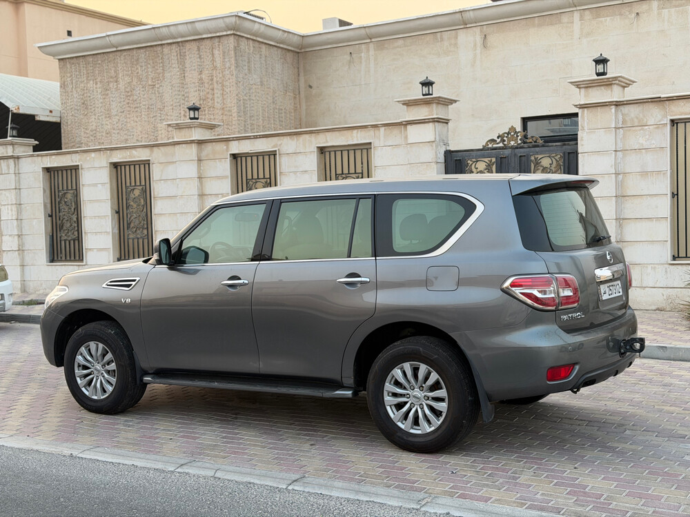 Nissan petrol se full option 2015 - 4