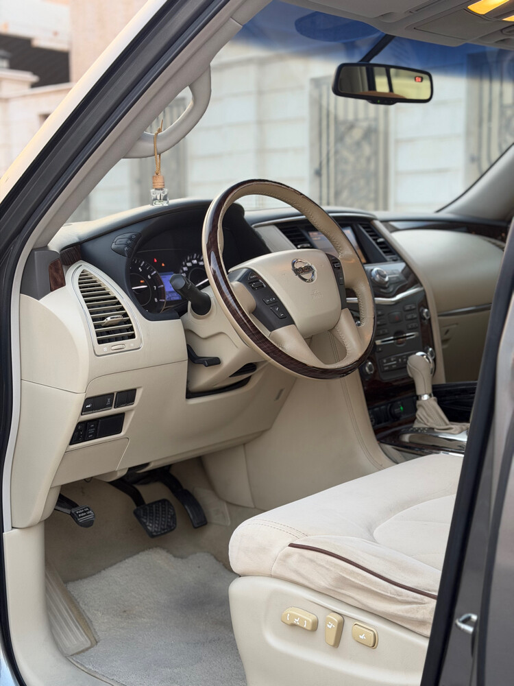Nissan petrol se full option 2015 - 3