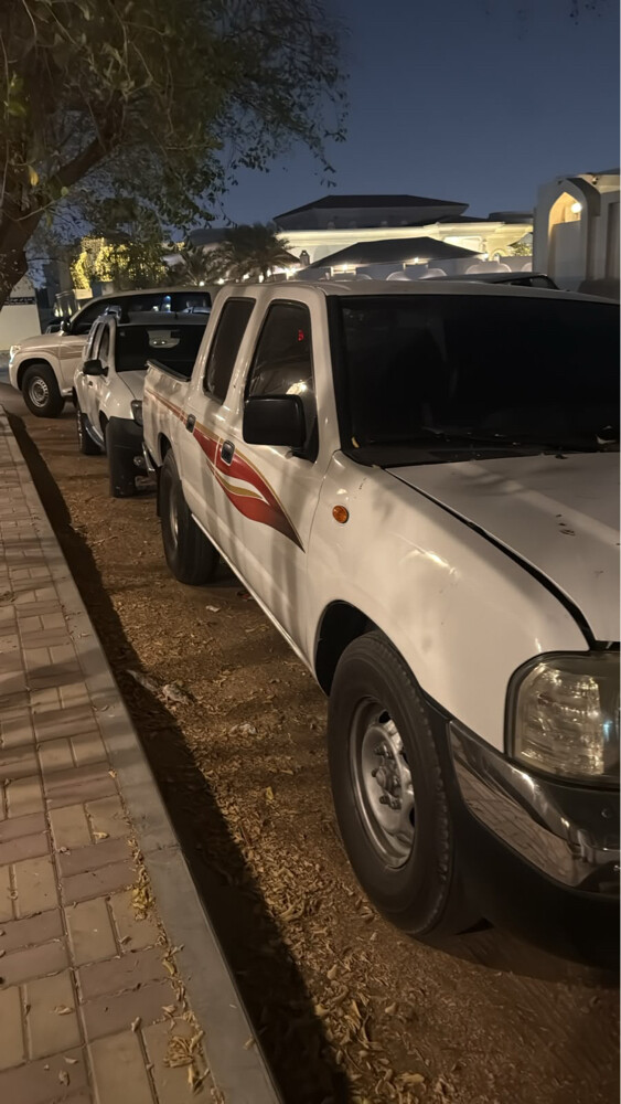 nissan pickup - 4