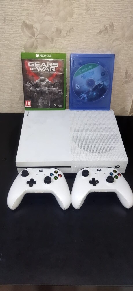 Xbox one s 1TB - 2