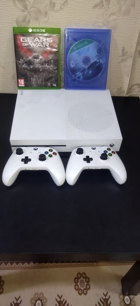 Xbox one s 1TB - 1