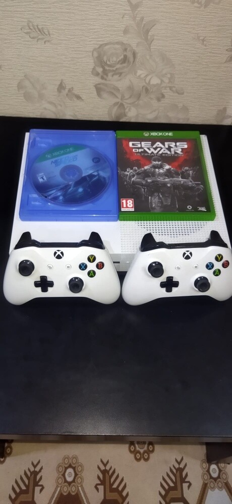 Xbox one s 1TB - 4