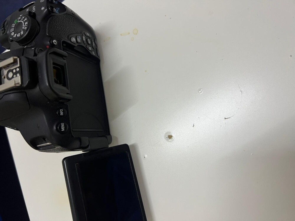 Canon D700 with Battery Grip - 6