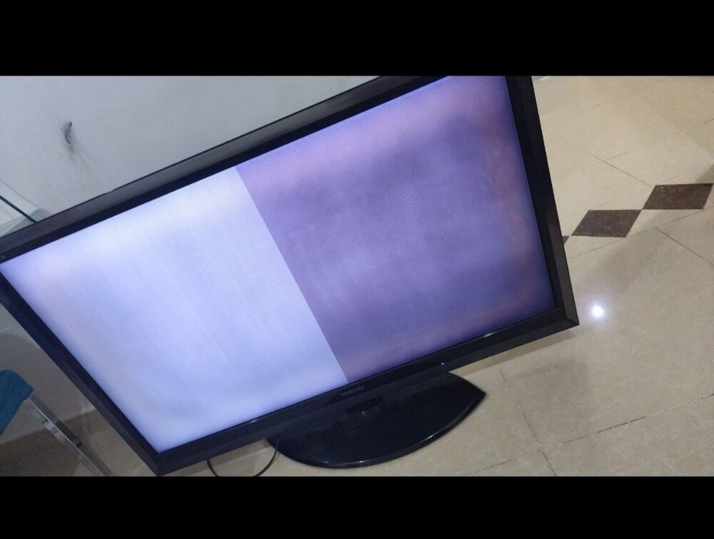 TOSHIBA 47" LCD TV SCREEN ISSUE - 3