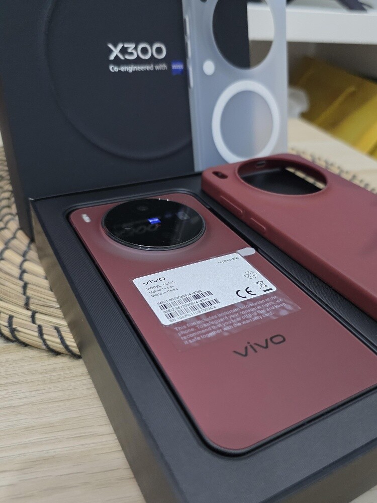 Vivo X300 512Gb Burgundy - 2