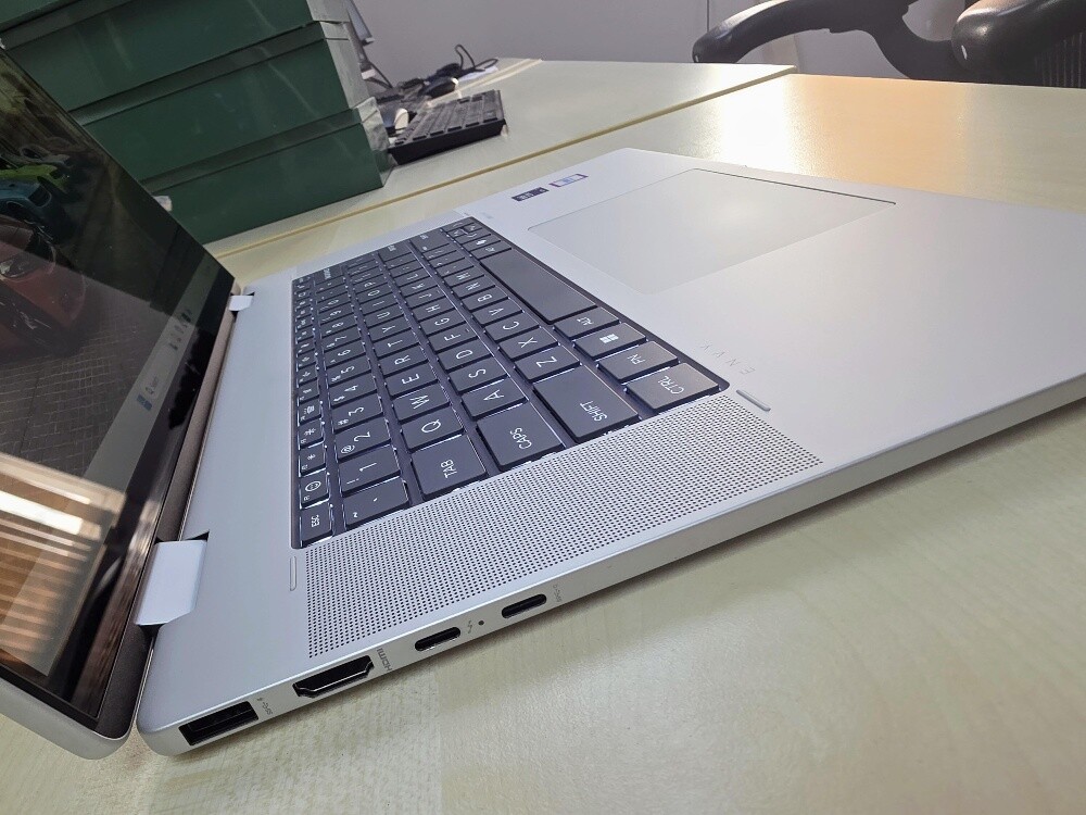 HP Envy x360 Ultra 7 16GB-1TB 16"WU - 7