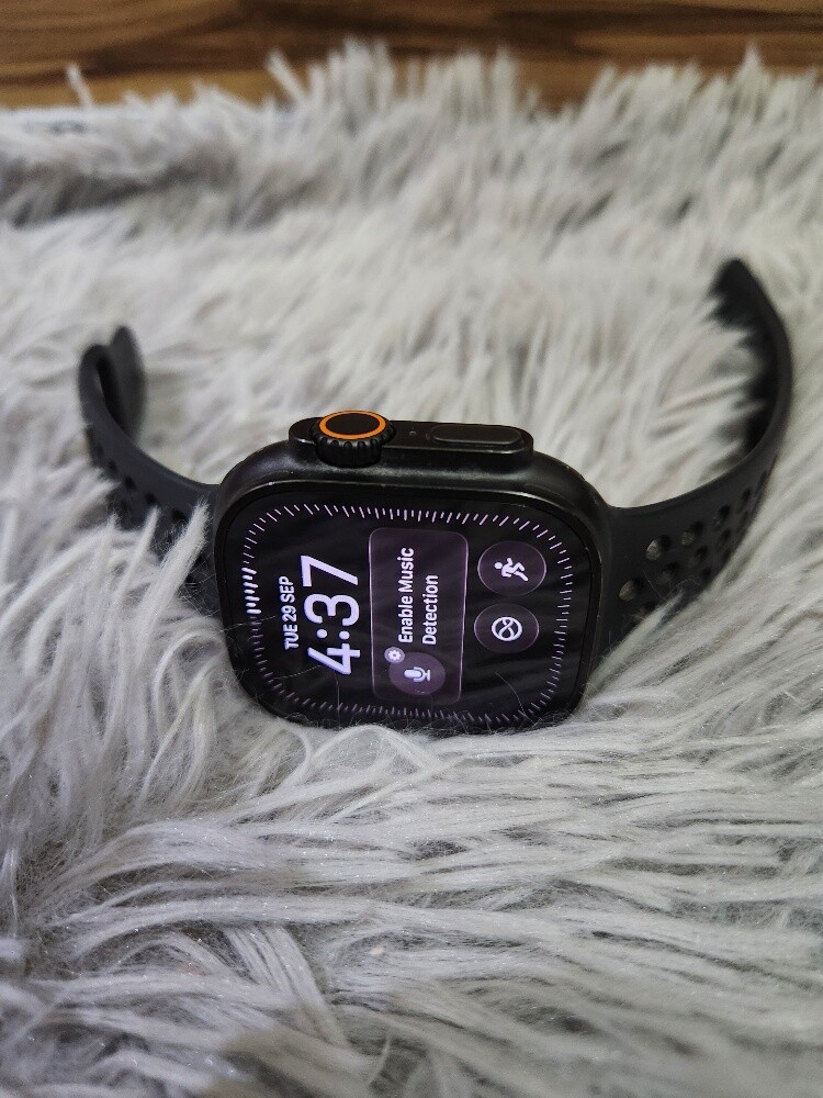 Apple Watch Ultra 2 Read ad - 1