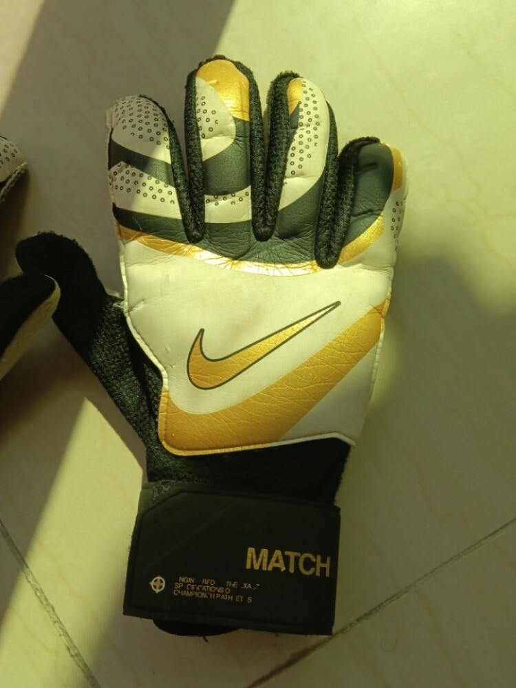 goalkeeper gloves - 2