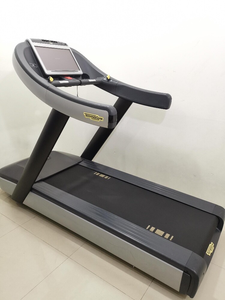 TREADMILL TECHNOGYM HEAVY DUTY - 7