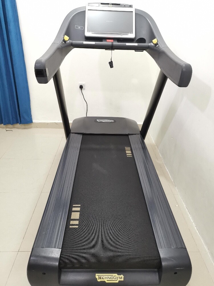 TREADMILL TECHNOGYM HEAVY DUTY - 8