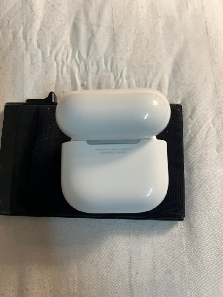 Apple airpods 4 with ANC - 4