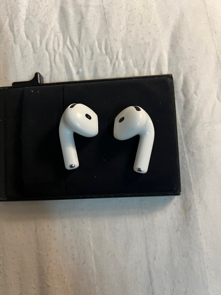 Apple airpods 4 with ANC - 3