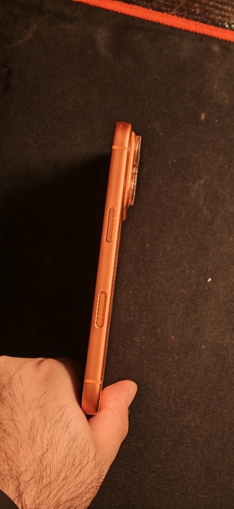 iPhone 17 pro Orange - 3