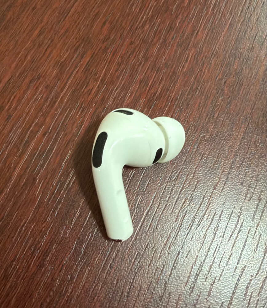 Apple AirPods Pro 3 RIGHT SIDE only - 2