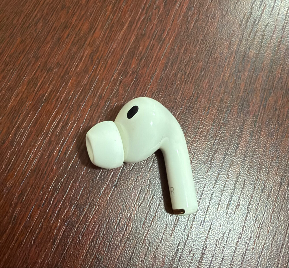 Apple AirPods Pro 3 RIGHT SIDE only - 4