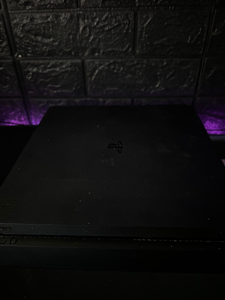 ps4 slim - 1