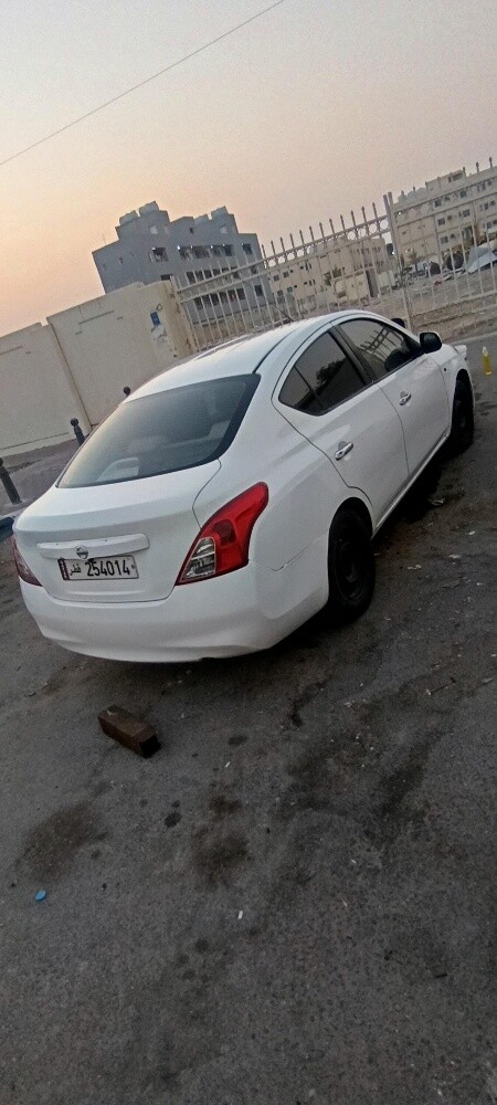 nissan sunny - 1
