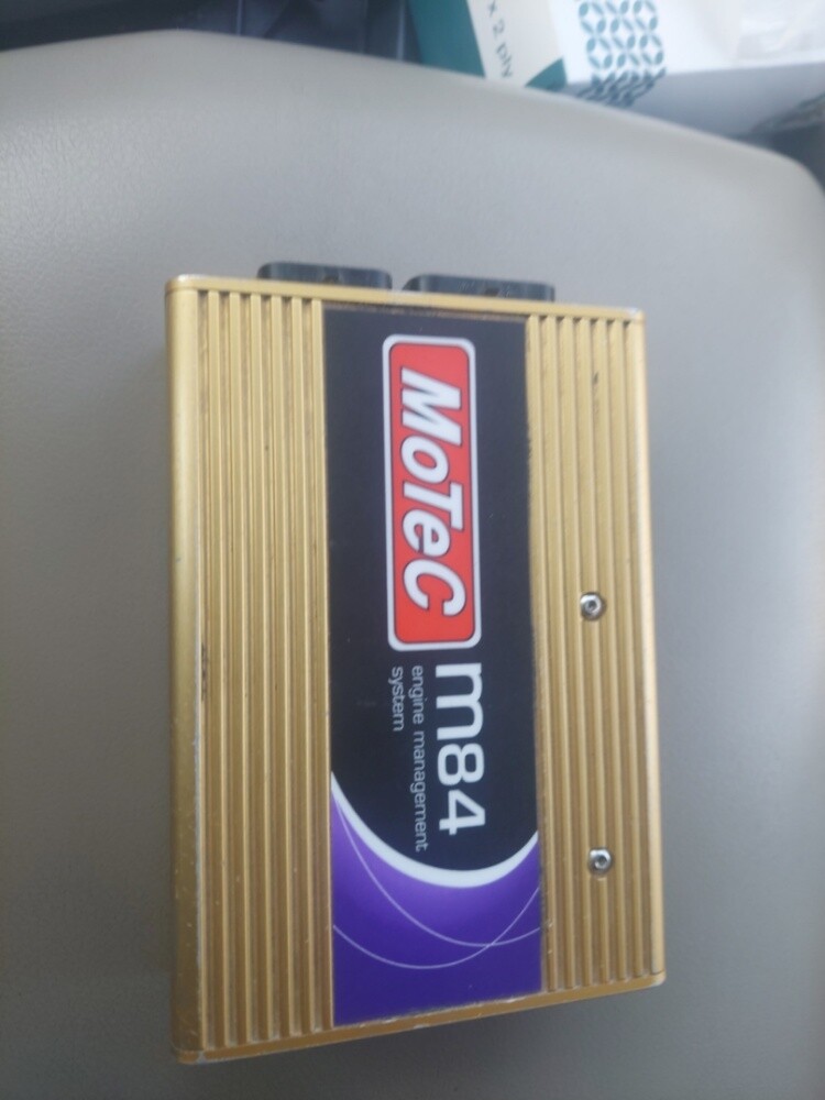 motec m84 - 1