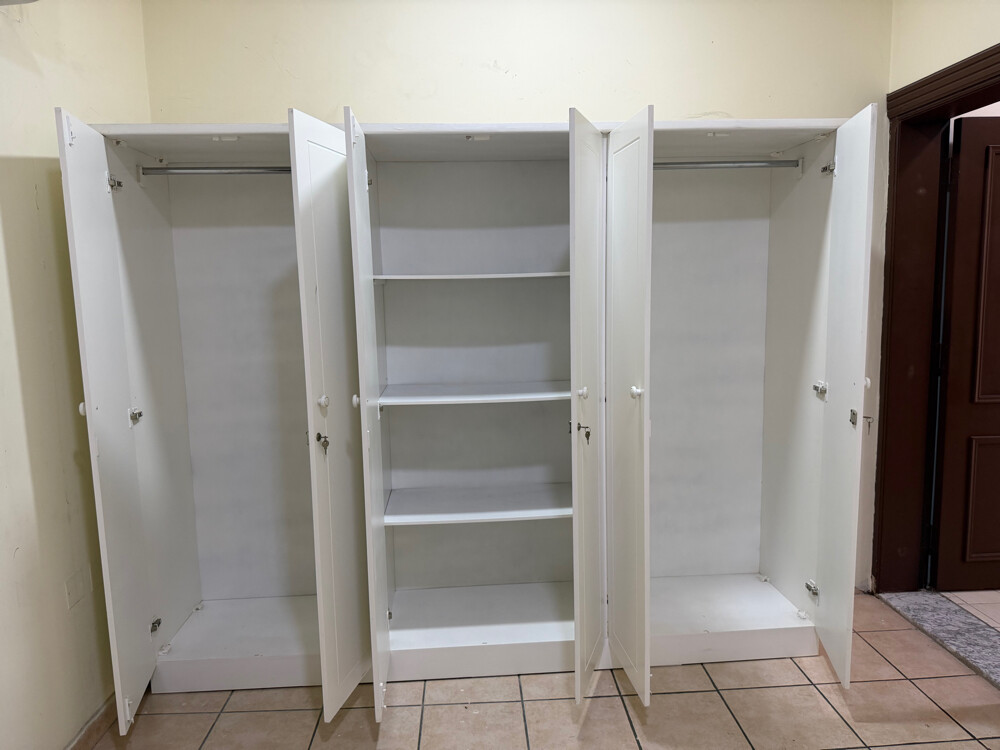 6 door cabinet new - 2