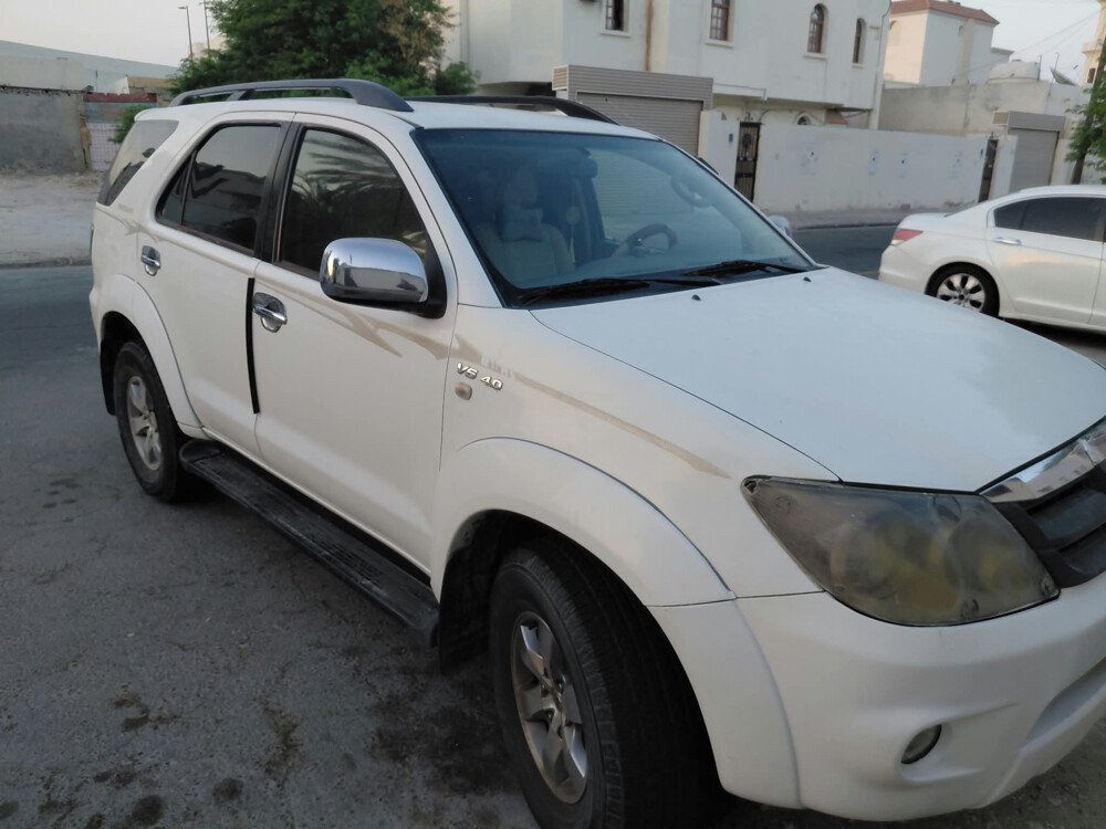 Urgent Sale Toyota Fortuner 2008  - 8
