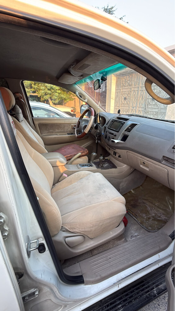 Urgent Sale Toyota Fortuner 2008  - 6