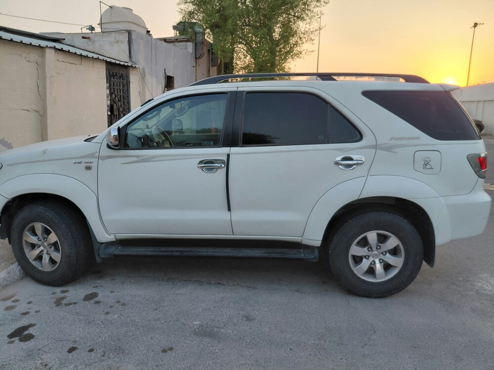 Urgent Sale Toyota Fortuner 2008  - 9