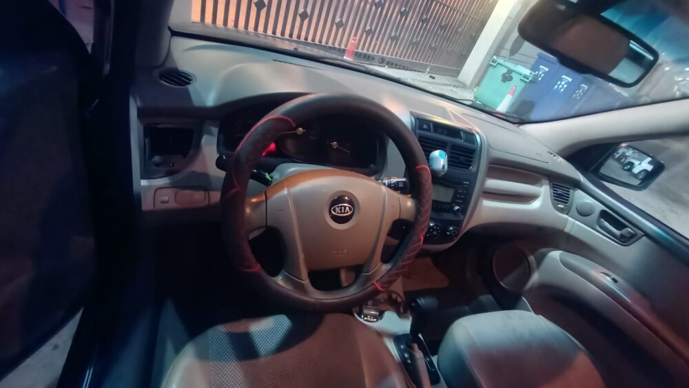 kia sportage 2010 model 4 cylinder - 3