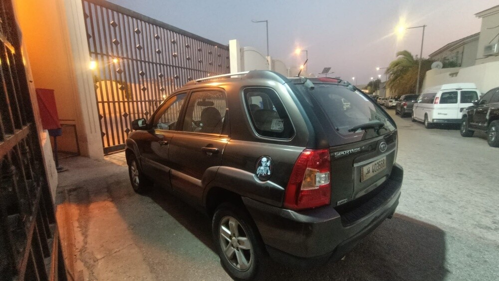 kia sportage 2010 model 4 cylinder - 2