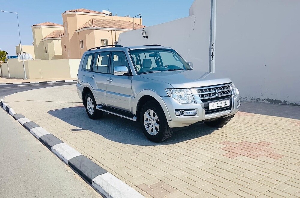 Mitsubishi Pajero - 2