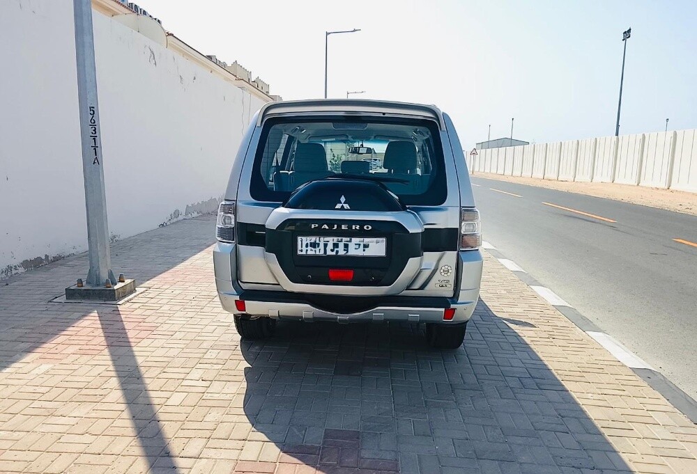 Mitsubishi Pajero - 4