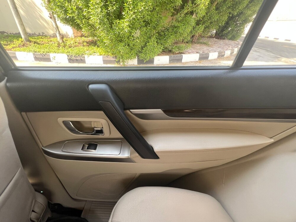 Mitsubishi Pajero - 9