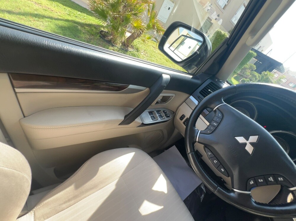 Mitsubishi Pajero - 11