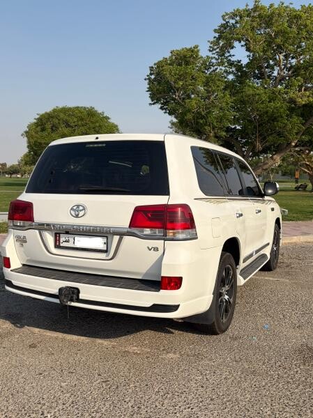 LAND CRUISER 2010 GXR V8 QR 66K - 3