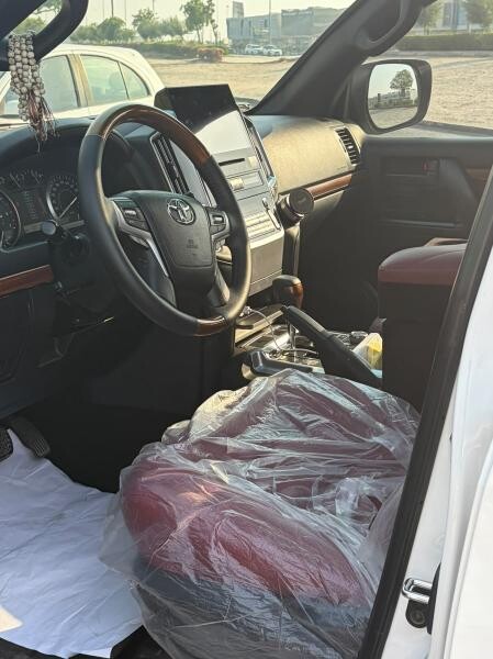 LAND CRUISER 2010 GXR V8 QR 66K - 5
