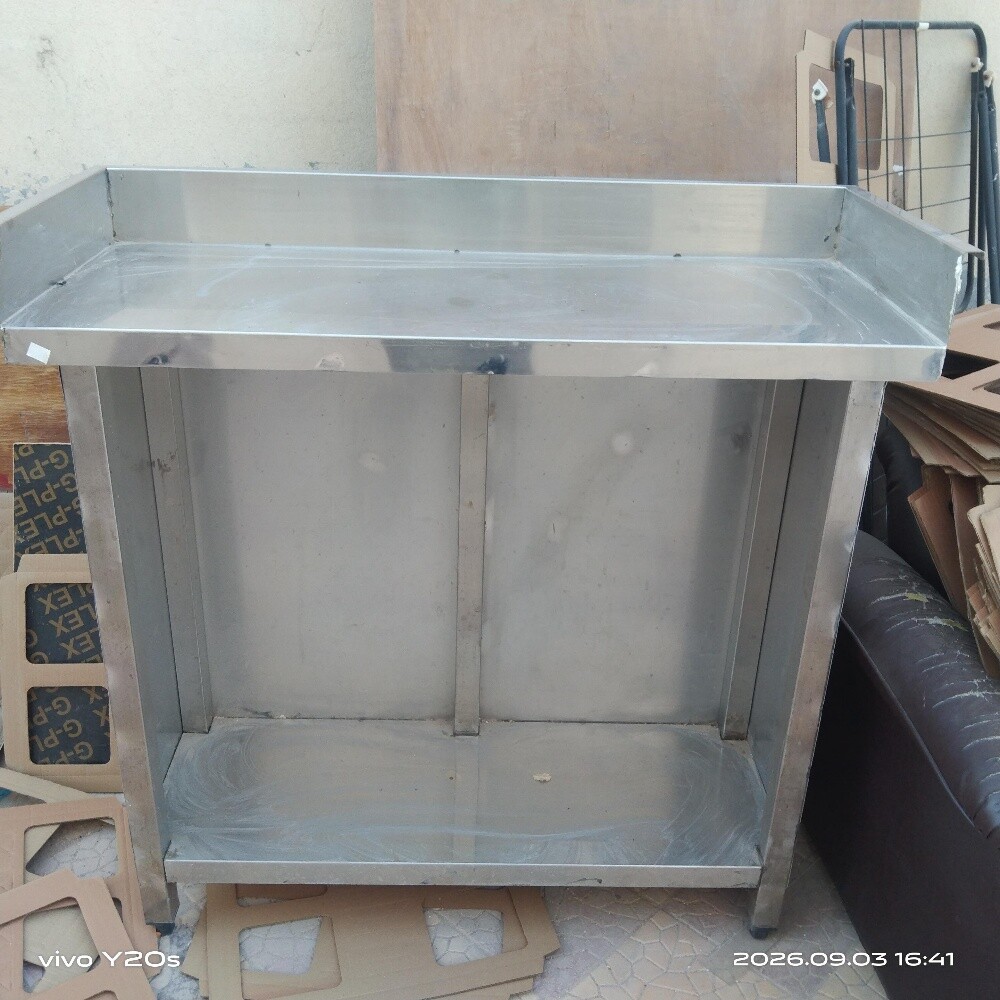 Steel table (1.0. L, 0 42W, 1 80 H) - 1