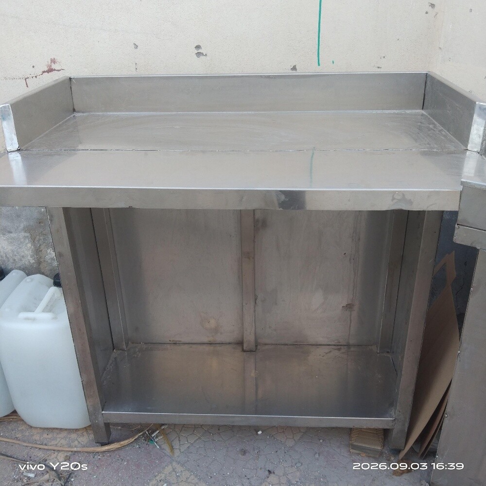 Steel table (1.0. L, 0 42W, 1 80 H) - 2