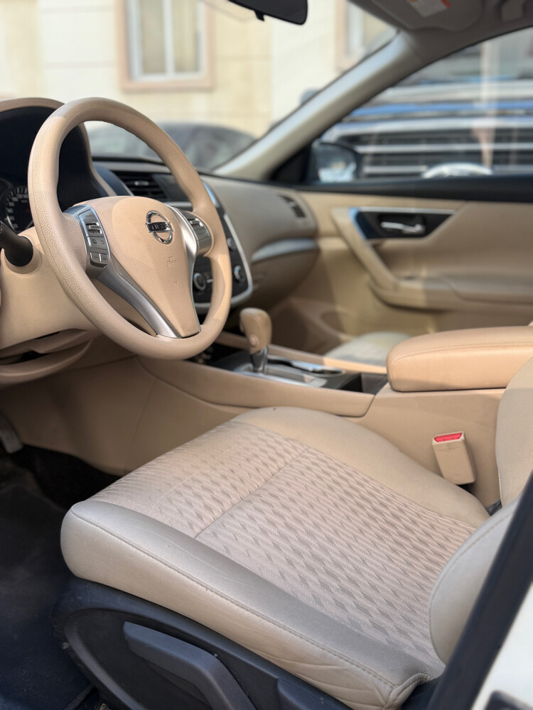 Nissan Altima perfect condition  - 2