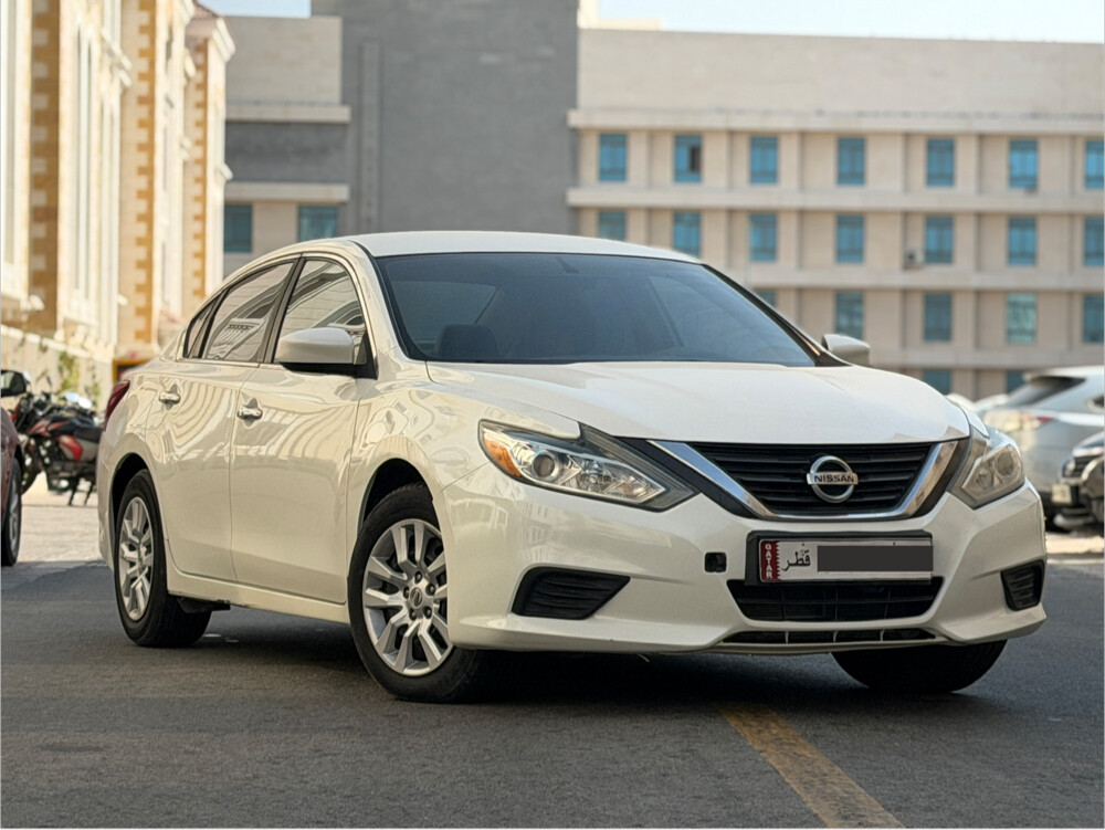 Nissan Altima perfect condition  - 1