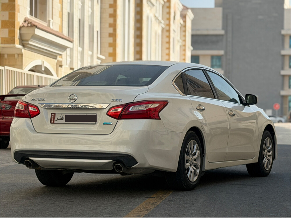 Nissan Altima perfect condition  - 4