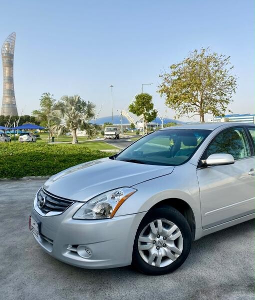 Nissan Altima 2012  Excellent C - 1