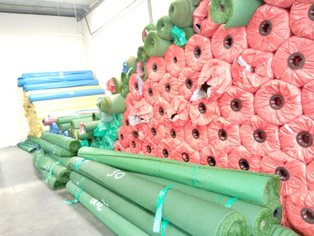 Artificial grass carpet and decor - 9