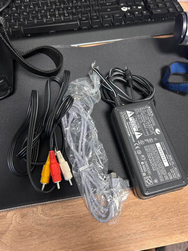 Sony Digital8 Handycam Bundle - Ful - 3